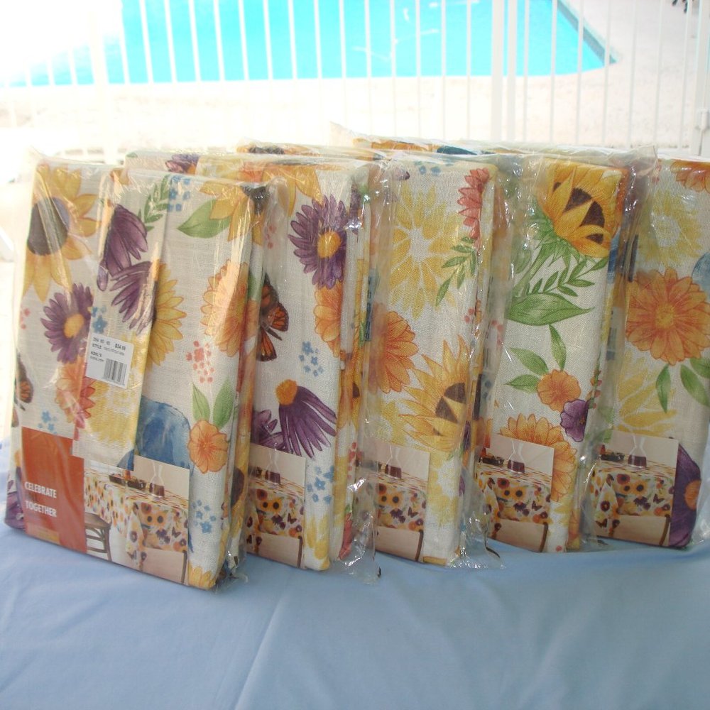 ONE New 60" x 102" FABRIC TABLECLOTH Sunflowers Floral Nature Spring Summer Fall